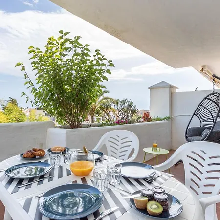 Holidays Royal Marine Ρόζες